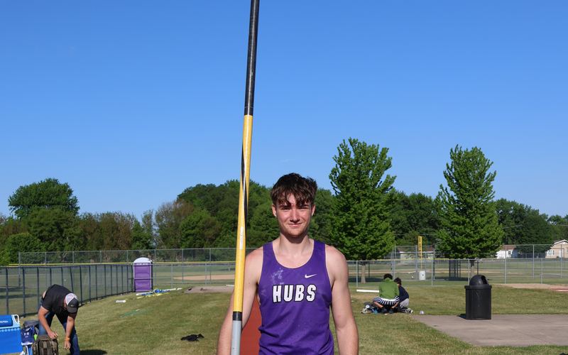 Rochelle Hubs pole vaulter at the 2026 Rochelle Sectional